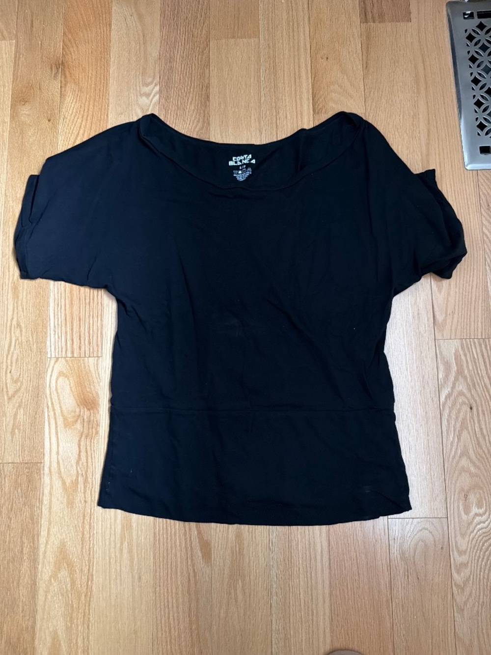 Costa Blanca Black Stretch Tee - size small (also fits medium)